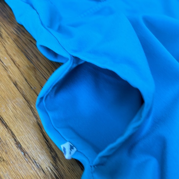 Dansko scrub top, aqua/teal size medium.  Short sleeves, pockets on side. - Picture 5 of 15